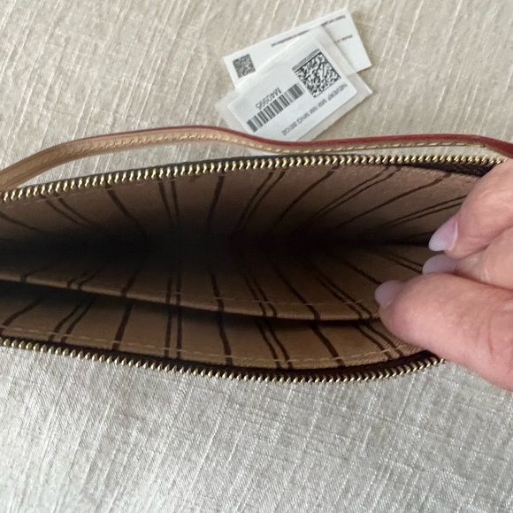 New authentic LV pochette - Picture 8 of 11